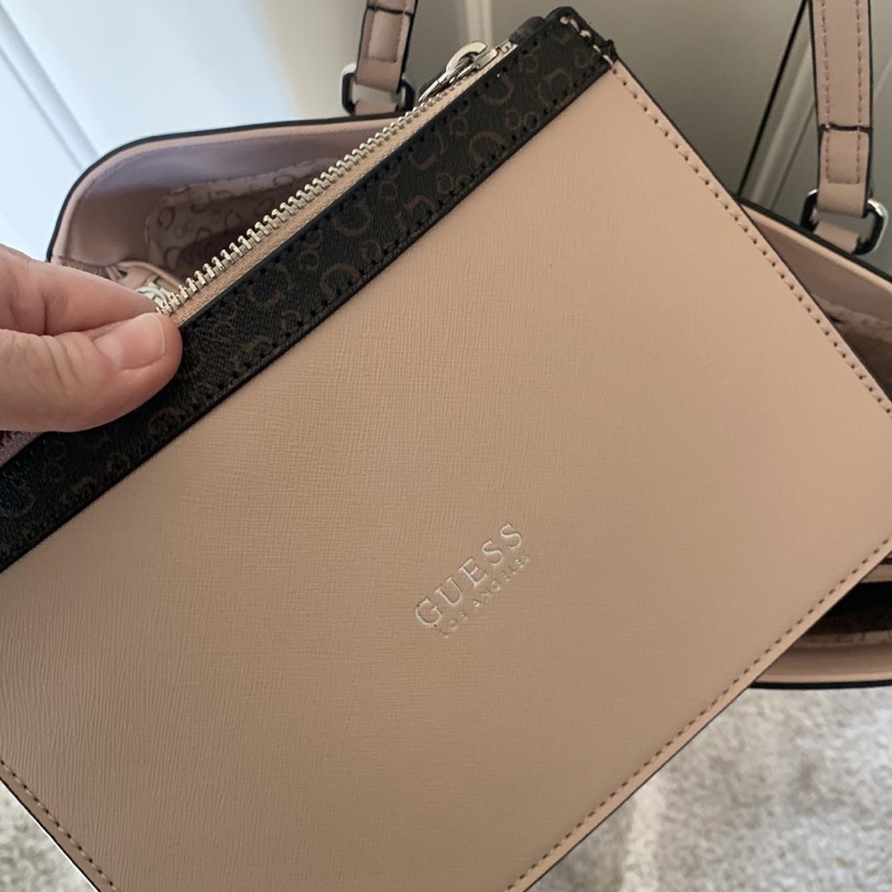 Guess Walsh Travel Tote with pouch NEW with tags! - Picture 9 of 10
